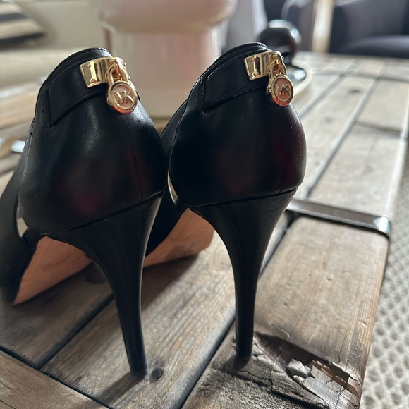 As new BLACK MICHAEL KORS HEELS - Picture 2 of 7